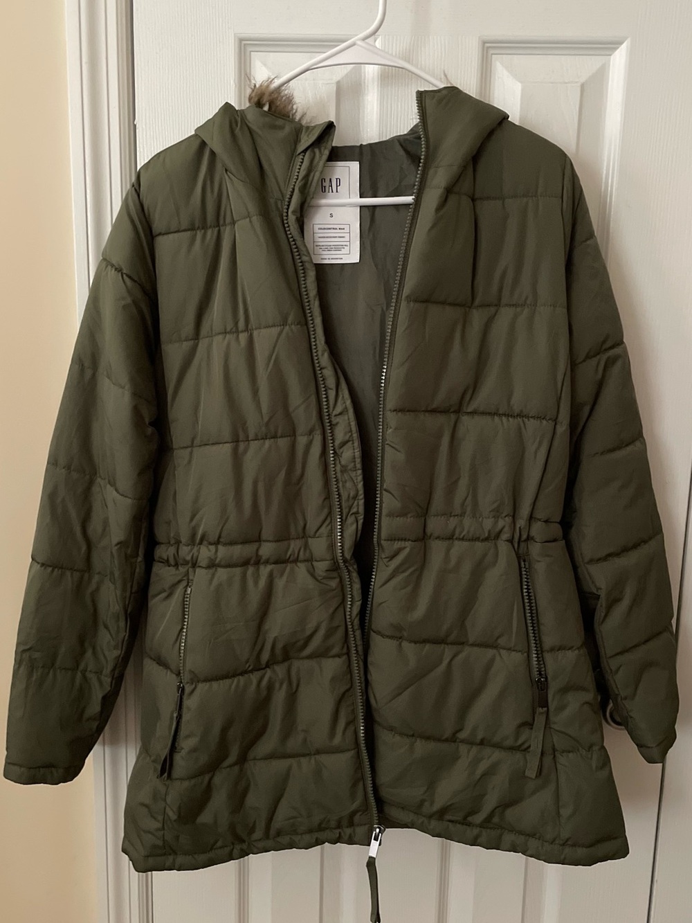GAP Women’s Olive Green Hooded Puffer Coat with Zip Pockets